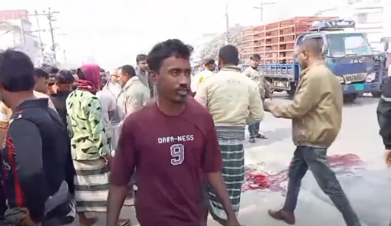 বগুড়ার দুপচাঁচিয়া মেইল বাসস্ট্যান্ড এলাকায় এক মর্মান্তিক সড়ক দুর্ঘটনায় পারভেজ (৩০) 